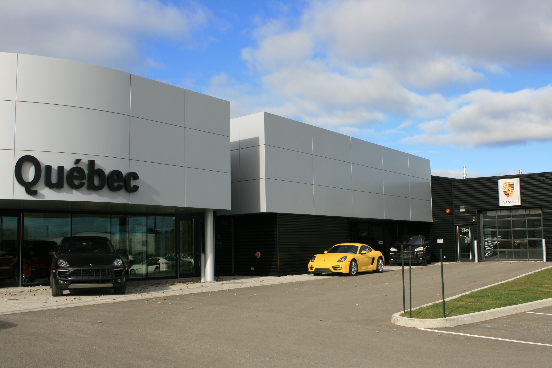 Car dealer auto Porsche Quebec EMS