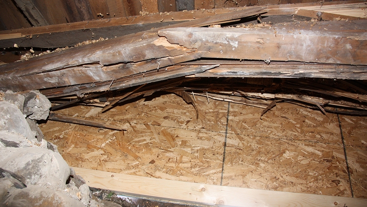 Structure breakage after the impact of a vehicle
