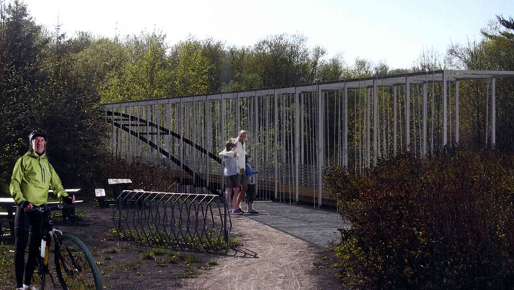 Footbridge above Saint-Charles-River